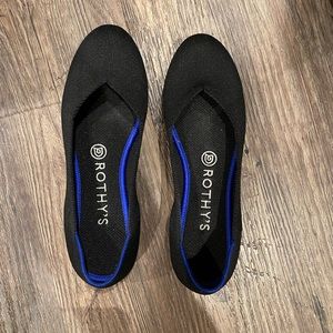 Rothy’s black flats